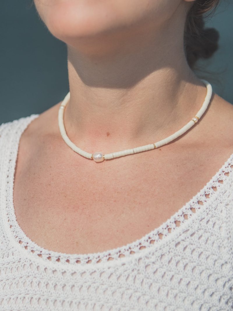 FRIDANECKLACE WHITE ON