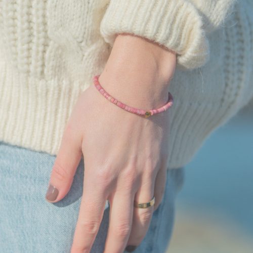 KIMMYBRACELET ON PINK