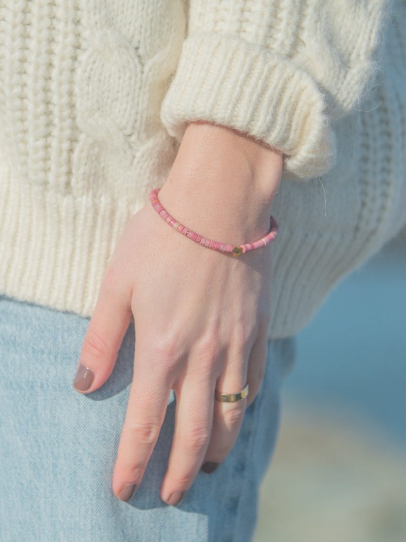 KIMMYBRACELET ON PINK