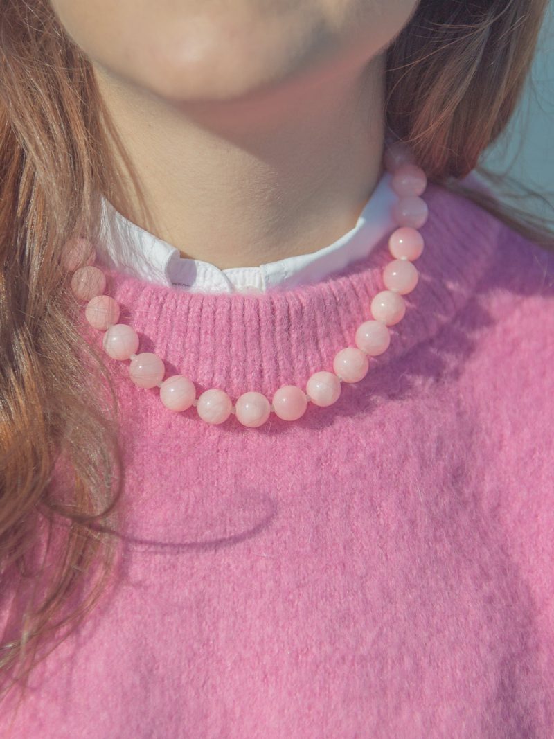 NADINENECKLACE ON PINK