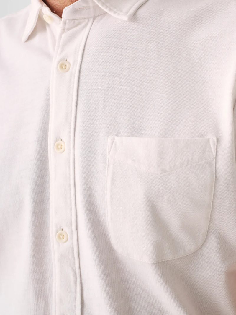 SP23 faherty mens MXS2310 WHT SS KNIT SEASONS SHIRT SINGLE PKT WHITE detail 1 1000x 8ed1e986 5dcc 4b48 91f5 a8fd4d1bb10d