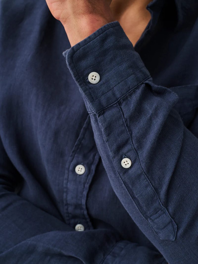 SU23 faherty mens MWU2332 RNY linen laguna shirt storm navy detail 1 1000x 89f1a4b1 0816 4938 927c 46dc287cf22a